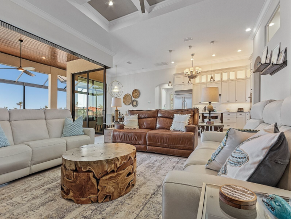 Luxurious Waterfront Retreat - 4 Bedroom Vacation Rental in Cape Coral